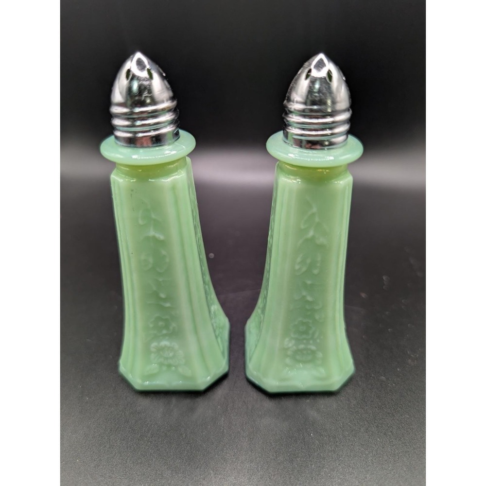 Green Jadeite Depression Style Glass Salt & Pepper‎ Shakers, Vintage Kitchen